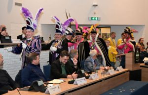 Raadszaal Soest op z’n kop vanwege carnaval Raadszaal Soest op z’n kop vanwege carnaval