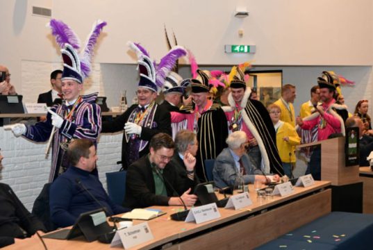 Raadszaal Soest op z’n kop vanwege carnaval Raadszaal Soest op z’n kop vanwege carnaval