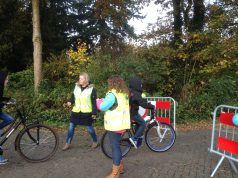 Op voeten en fietsen naar school