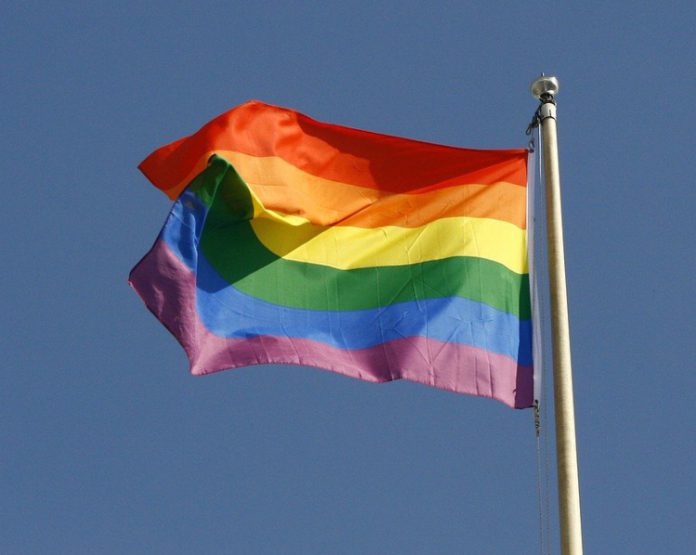 Gemeente Soest hijst regenboogvlag