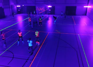 Foto: AGAVS - Volleyballen in neon-lights