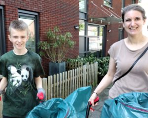 Kyano Pel en wethouder Lies a van Aalst