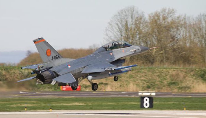Foto: NMM - De F-16 Orange Jumper te bezichtigen.