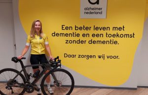 Soesterbergse Vera fietst naar Genève voor haar opa en oma Soesterbergse Vera fietst naar Genève voor haar opa en oma