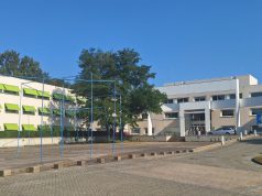 Marijke Blauw verdwijnt bij Gemeentehuis Marijke Blauw verdwijnt bij Gemeentehuis