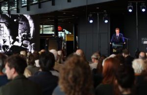 Minister van Defensie opende expositie Oekraïne Minister van Defensie opende expositie Oekraïne