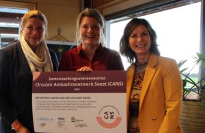 Soest lanceert Circulair Ambachtsnetwerk Aukje Treep-Van Hoeckel, wethouder gemeente Soest en Sietske van der Vijgh, directeur SKS Store