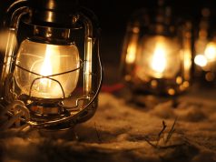 Kerstmarkt met veel lichtjes op het Den Berghplein Kerstmarkt op het Den Berghplein