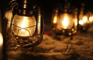 Kerstmarkt met veel lichtjes op het Den Berghplein Kerstmarkt op het Den Berghplein