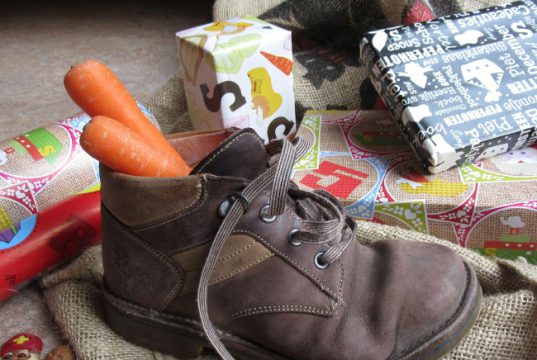 Waarom zetten we vanaf zaterdag onze schoen voor Sinterklaas Waarom zetten we vanaf zaterdag onze schoen voor Sinterklaas