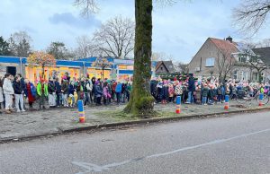 Politie bracht Sinterklaas naar de Postiljon school Politie bracht Sinterklaas naar de Postiljon school