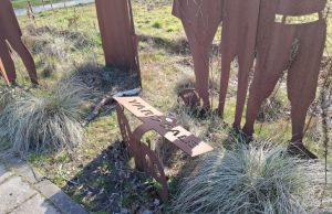 SAM monument getroffen door respectloos vandalisme Foto: Johan Pel - SAM monument getroffen door respectloos vandalisme