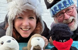 Knalroze onderzeeër meert aan op Den Berghplein Knalroze onderzeeër meert aan op Den Berghplein