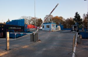 Strenge controle en discussies bij RMN leidt tot lange rijen Foto: Fabook - Strenge controle bij RMN leidt tot lange rijen