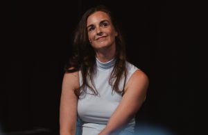 Sara Leemans raakt het publiek in Soesterberg Foto: Iris Hulst - Sara Leemans raakt het publiek in Soesterberg