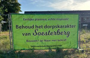 Groot spandoek bewoners op Mongomeryweg Soesterberg Groot spandoek bewoners op Mongomeryweg Soesterberg