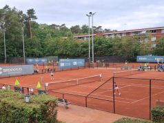 Tennisfeest met 280 deelnemers is begonnen in Soesterberg Tennisfeest met 280 deelnemers is begonnen in Soesterberg