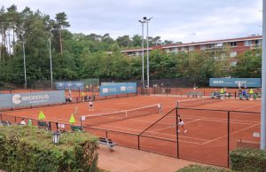 Tennisfeest met 280 deelnemers is begonnen in Soesterberg Tennisfeest met 280 deelnemers is begonnen in Soesterberg
