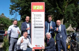 Doorfietsroute tussen Amersfoort en Utrecht geopend Foto: Jeannette Schols Fotografie - (vlnr): Pim van de Veerdonk (De Bilt) Osman Suna (Soest), Wouter Catsburg (Zeist), André van Schie (Provincie Utrecht), Tyas Bijlholt (Amersfoort), Jan Hendrik Dronkers (Ministerie I&W)