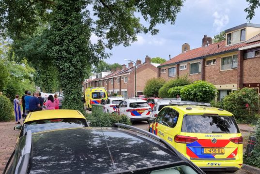 Kind valt uit het raam in Soesterberg Kind valt uit het raam in Soesterberg