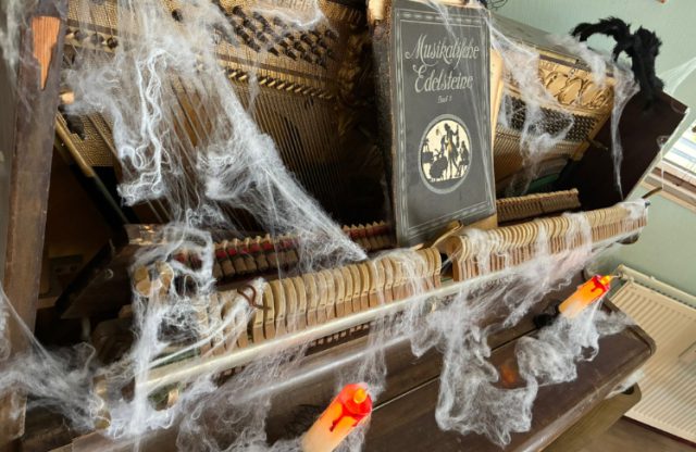 Alles is griezelig versierd! Alles is griezelig versierd!