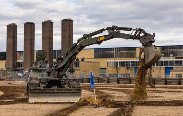 Foto: Defensie.nl - Startsein bouw technlogisch centrum vlakbij Soesterberg