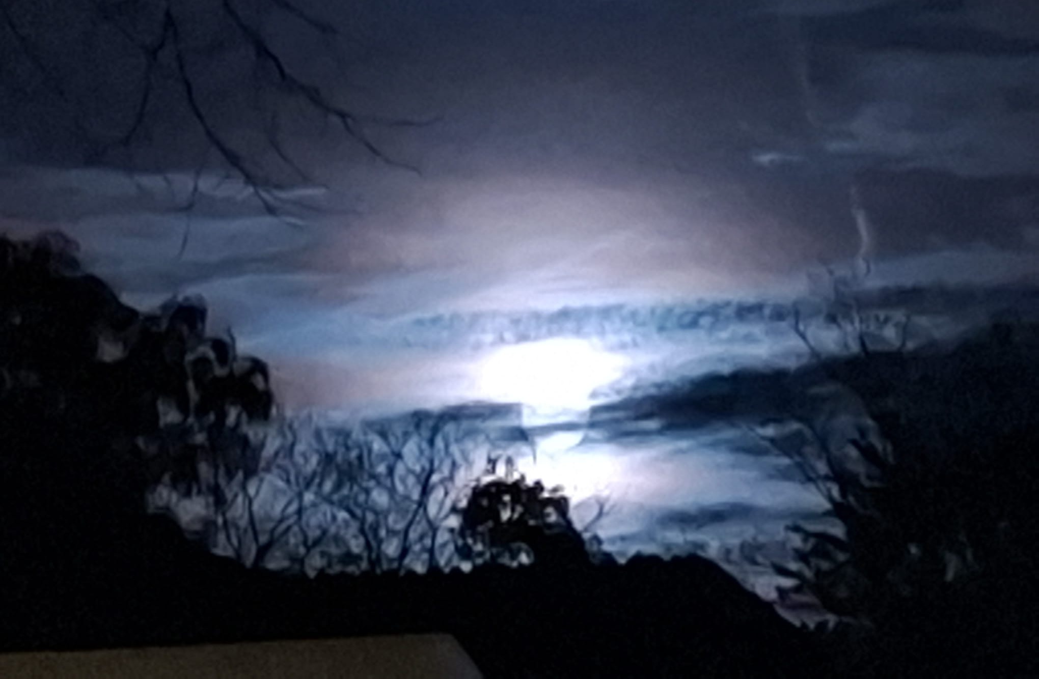 Geen drone of UFO, maar supermaan boven Soesterberg