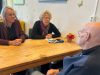 Portaal geeft bewoners meer grip op stookkosten in Soest Foto: Portaal - Minko de Weerd en Leida van Duijn in gesprek met een bewoner.