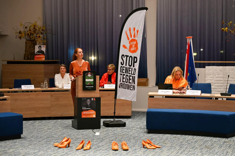 Gemeentehuis kleurde oranje in Soest