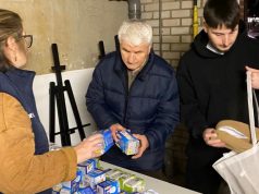 Bewoners Varenstraat Soest vieren renovatie Foto: Portaal - Bewoners Varenstraat Soest vieren renovatie