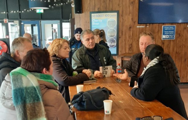 Wethouder Suna brengt bezoek aan sportclubs