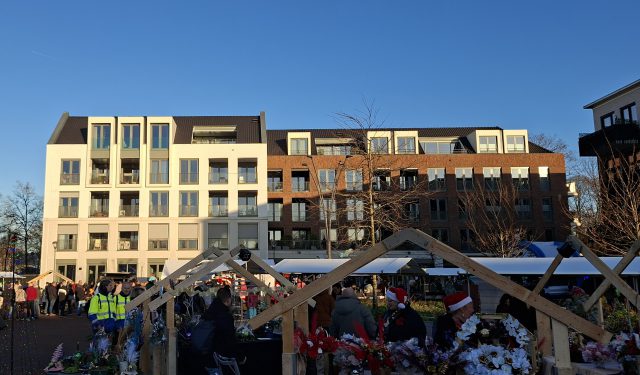 Zonnige kerstmarkt brengt Soesterberg samen Zonnige kerstmarkt brengt Soesterberg samen