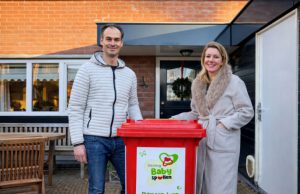 Vijf jaar inzamelpunt voor stichting babyspullen in Soesterberg Initiatiefnemers Anna Bergers en Thom Schotman