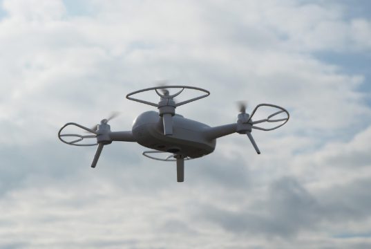 Helikopter voor drone aangezien boven Soesterberg Drone ter illustratie - Helikopter voor drone aangezien boven Soesterberg