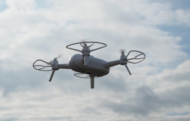 Drone ter illustratie - Helikopter voor drone aangezien boven Soesterberg