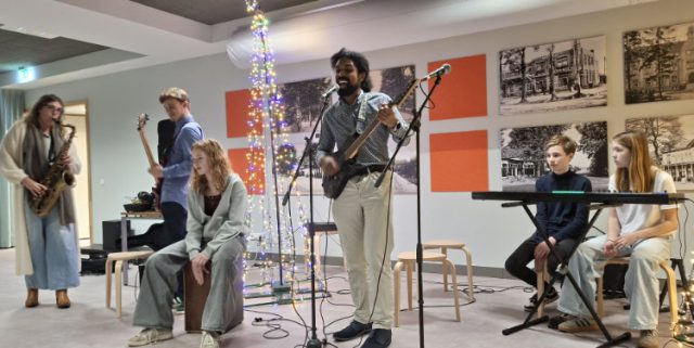Eerste jamsessie Soesterberg trekt veel muzikanten