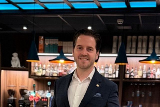 Hotel ontvang haar gasten met een gratis drankje in Soestduinen