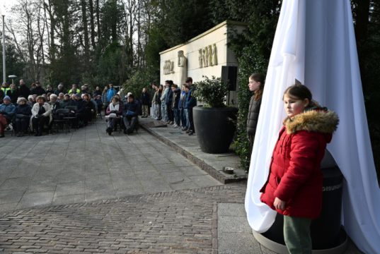 Holocaustmonument onthuld op Verzetsplein in Soest Foto: Jaap van den Broek - Holocaustmonument onthuld op Verzetsplein in Soest