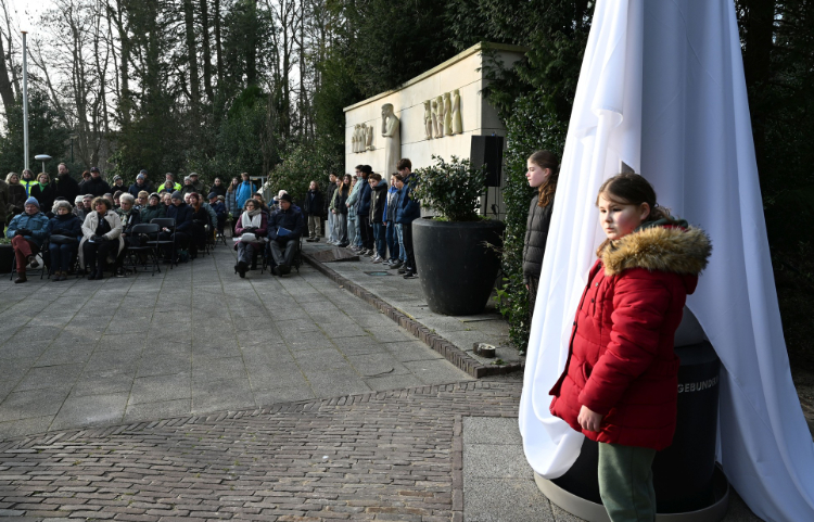 Holocaustmonument onthuld op Verzetsplein in Soest
