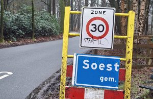 Afgezaagde plaatsnaamborden Soesterberg zorgen voor ophef Afgezaagde plaatsnaamborden Soesterberg zorgen voor ophef