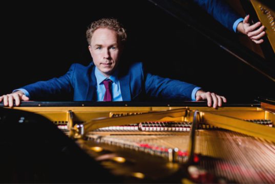 Ralph van Raat brengt pianoprogramma naar Soest Ralph van Raat brengt pianoprogramma naar Soest
