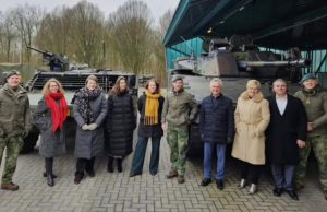 Pantserinfanteriebataljon verhuisd naar Soesterberg College op bezoek in Havelte