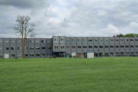 Politiek uit zorgen over mogelijke verlenging AZC Kamp van Zeist Foto: Johan Pel - Politiek uit zorgen over mogelijke verlenging AZC Kamp van Zeist