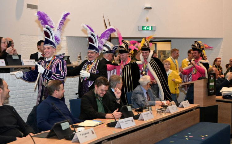 Raadszaal Soest op z’n kop vanwege carnaval