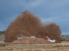 Twee enorme explosies op vliegbasis Soesterberg Foto: Giovanni van Erven