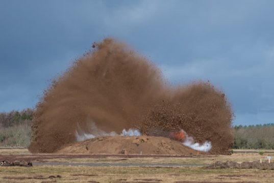 Twee enorme explosies op vliegbasis Soesterberg Foto: Giovanni van Erven