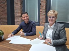 Toeristenbelasting vastgelegd voor vier jaar in Soesterberg Rene Giel en wethouder Karin Scholten