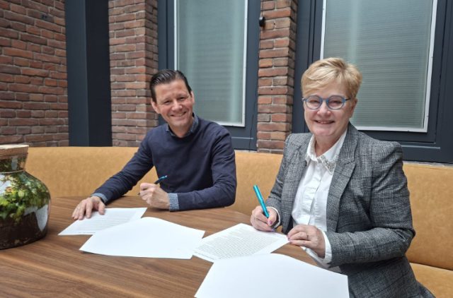 Rene Giel en wethouder Karin Scholten Rene Giel en wethouder Karin Scholten