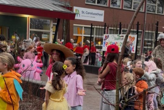 Carolusschool trapt carnavalsweekend af in Soesterberg Carolusschool trapt carnavalsweekend af in Soesterberg