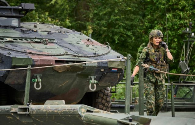 Foto: Koninklijke Landmacht / Facebook - Koningin Maxima als militair in actie